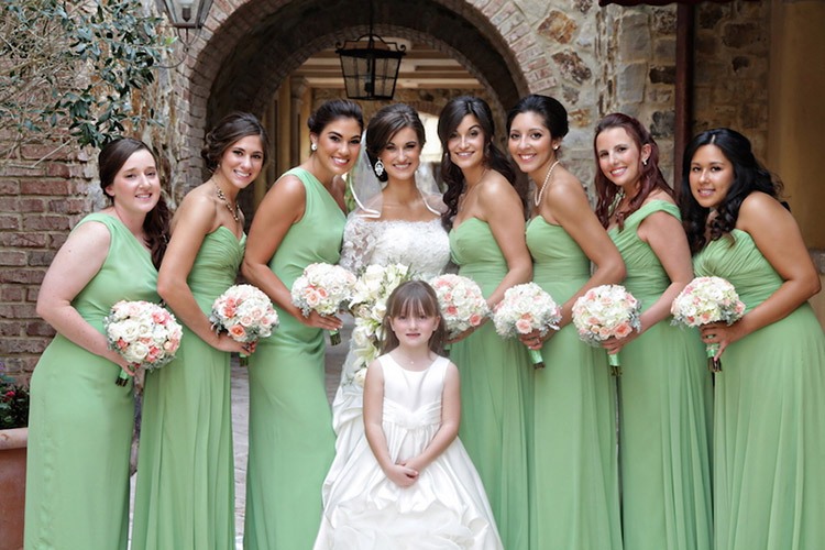 Подружки на свадьбе в зеленом цвете